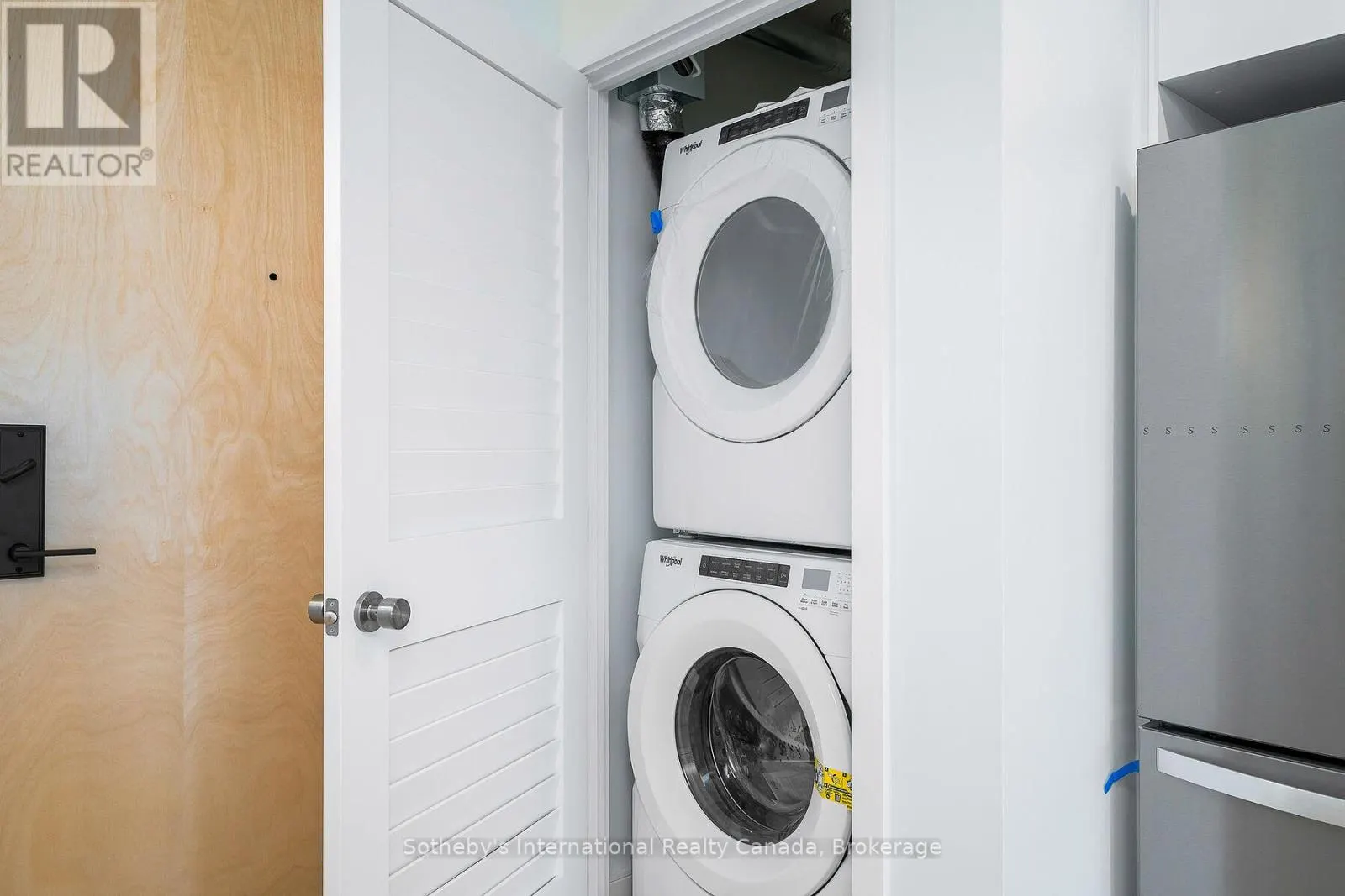 221 - 121 MARY STREET, #221