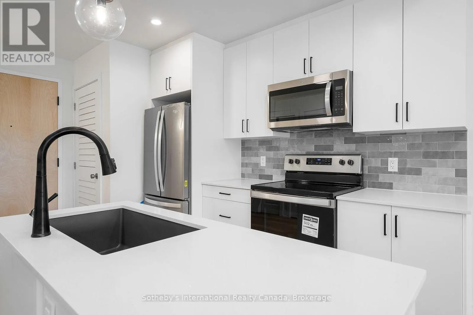 221 - 121 MARY STREET, #221