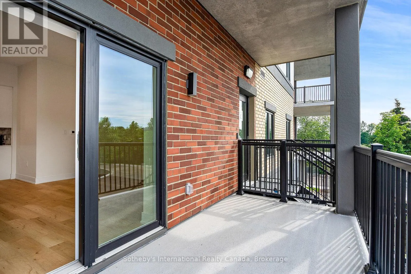 221 - 121 MARY STREET, #221