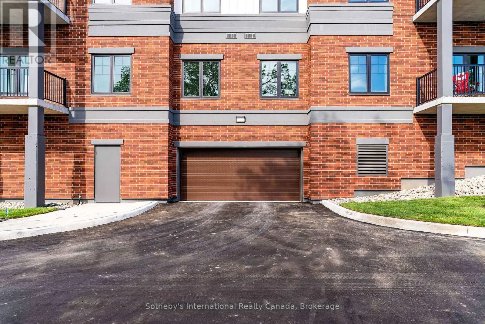 221 - 121 MARY STREET, #221