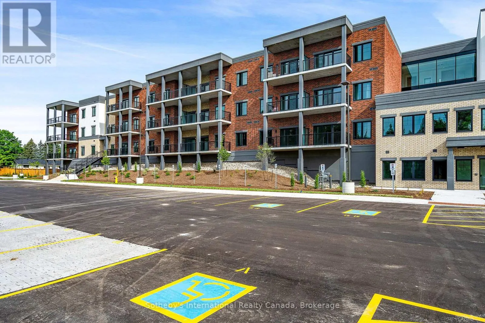 221 - 121 MARY STREET, #221