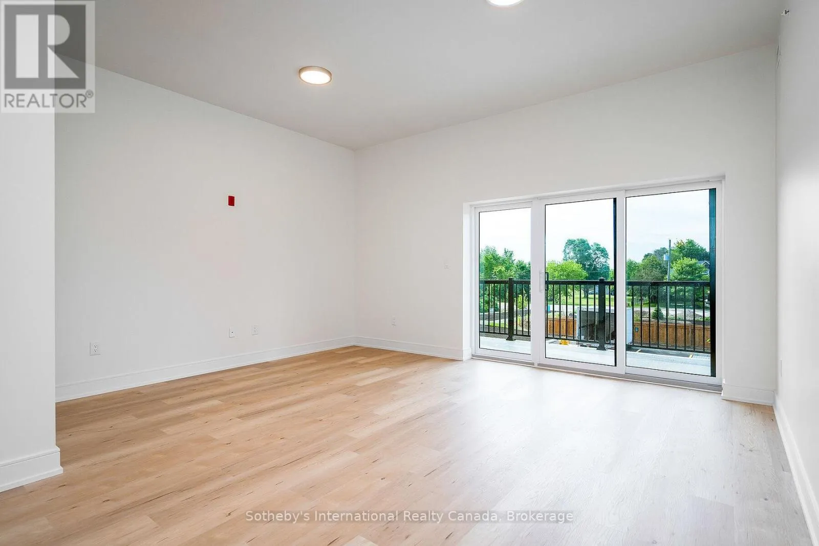 221 - 121 MARY STREET, #221