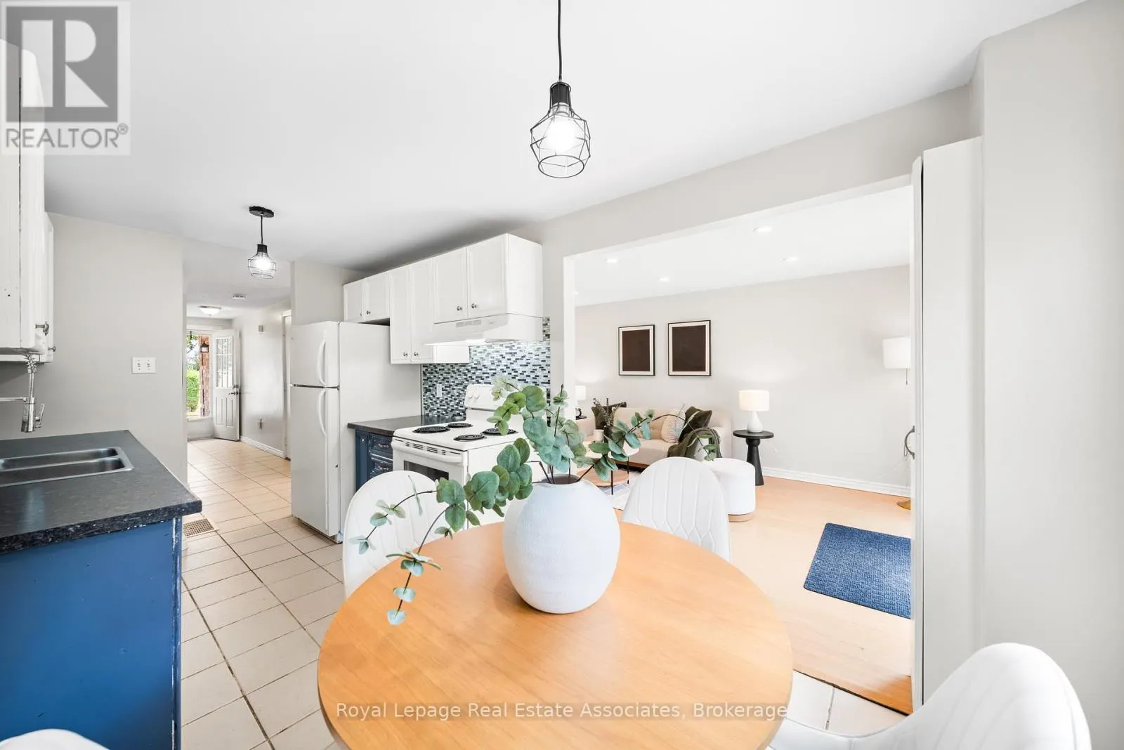 44 HEMINGWAY CRESCENT