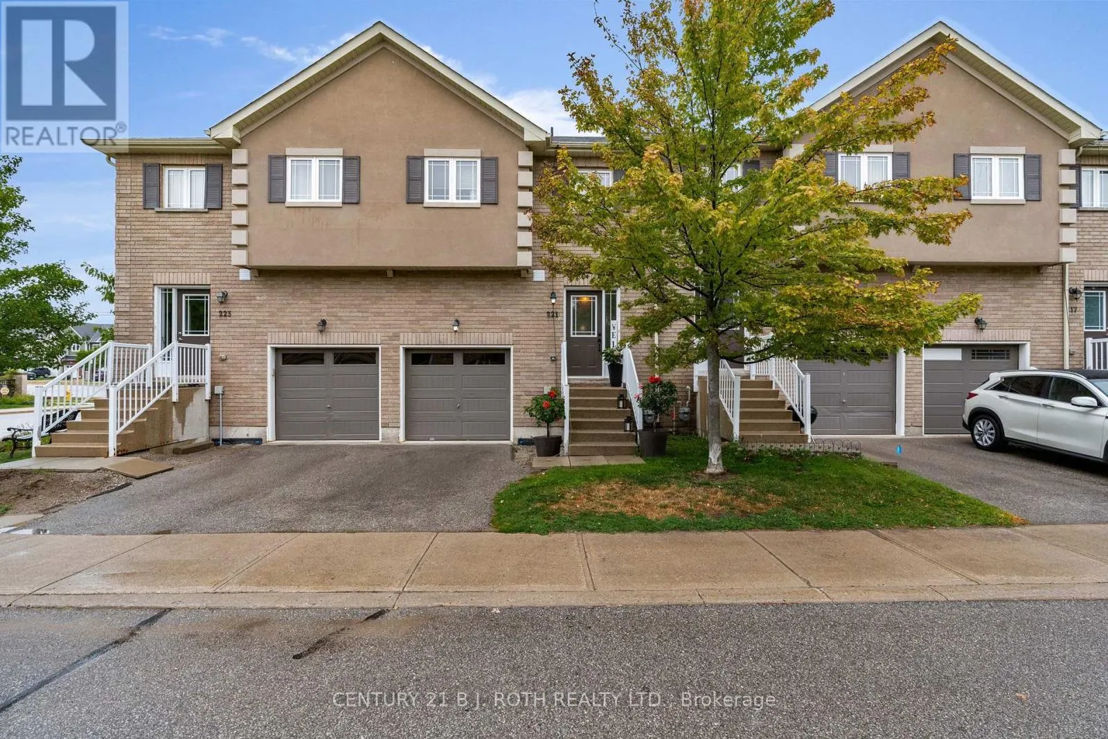 221 HARVIE ROAD