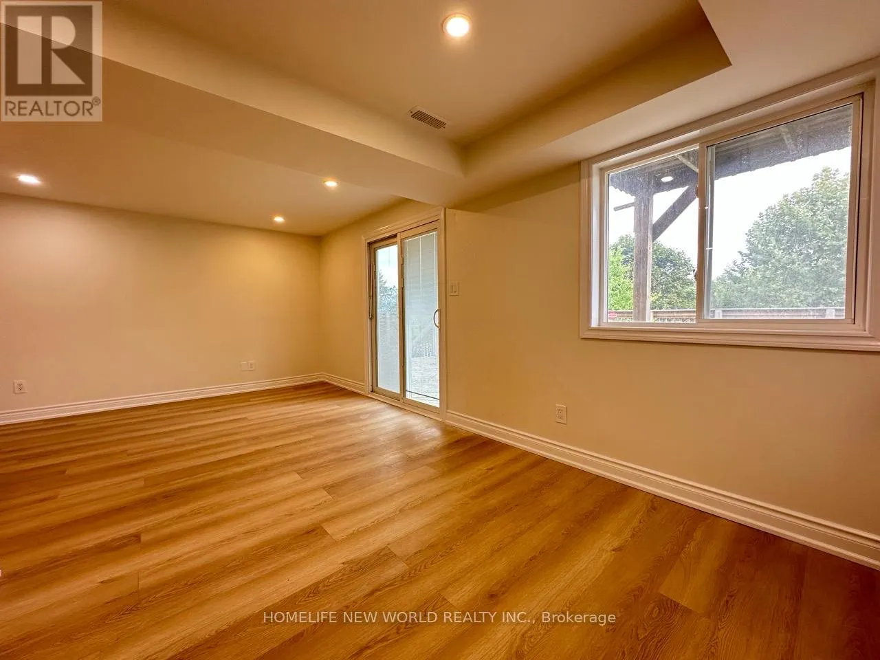 LOWER UNIT - 28 LOUGHEED ROAD