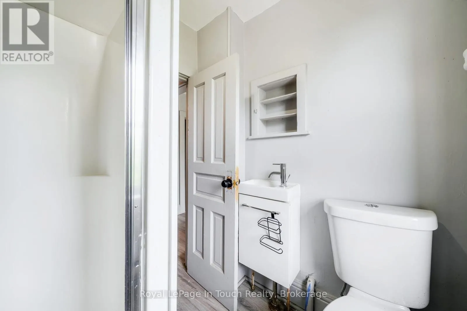 C - 7 ROBERT STREET W, #C