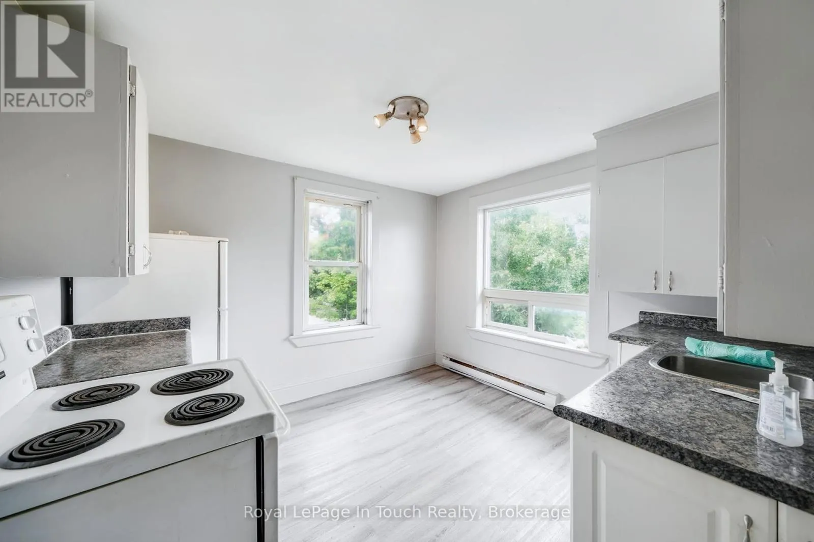 C - 7 ROBERT STREET W, #C