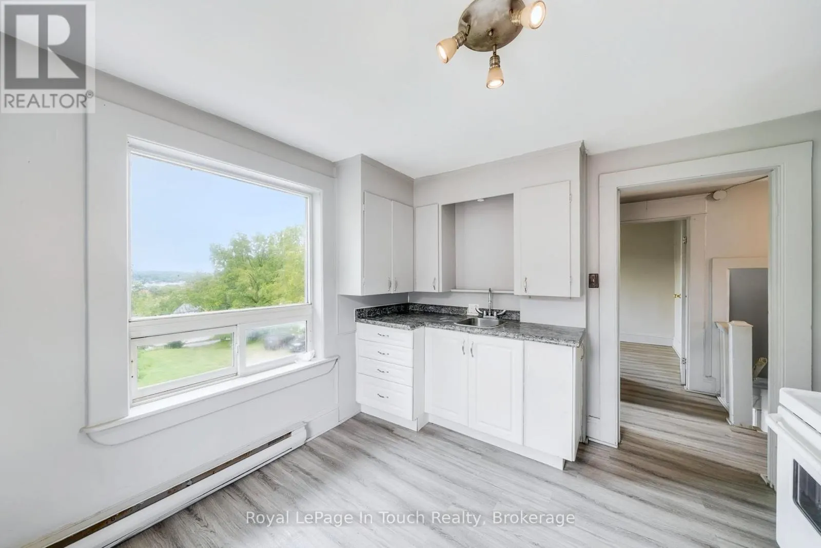 C - 7 ROBERT STREET W, #C