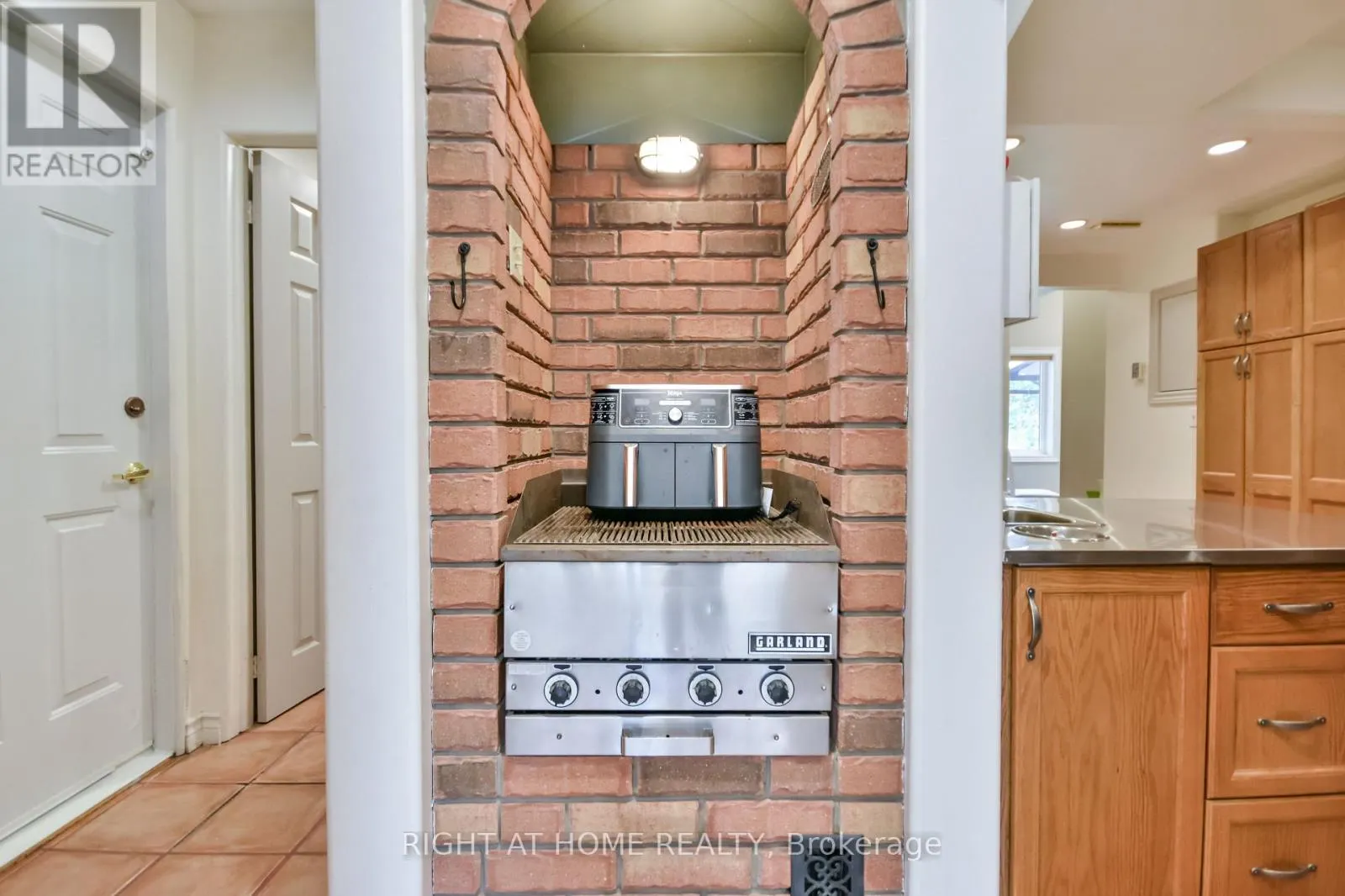 287 EDGEHILL DRIVE
