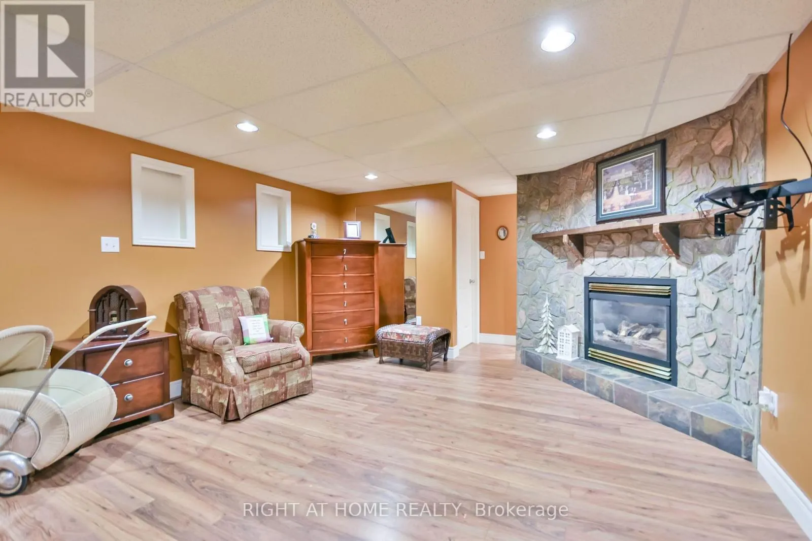 287 EDGEHILL DRIVE