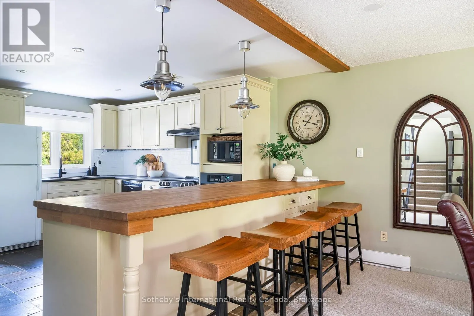 562 OXBOW CRESCENT