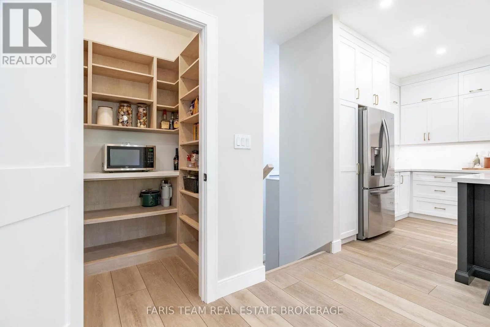 23 49TH STREET S