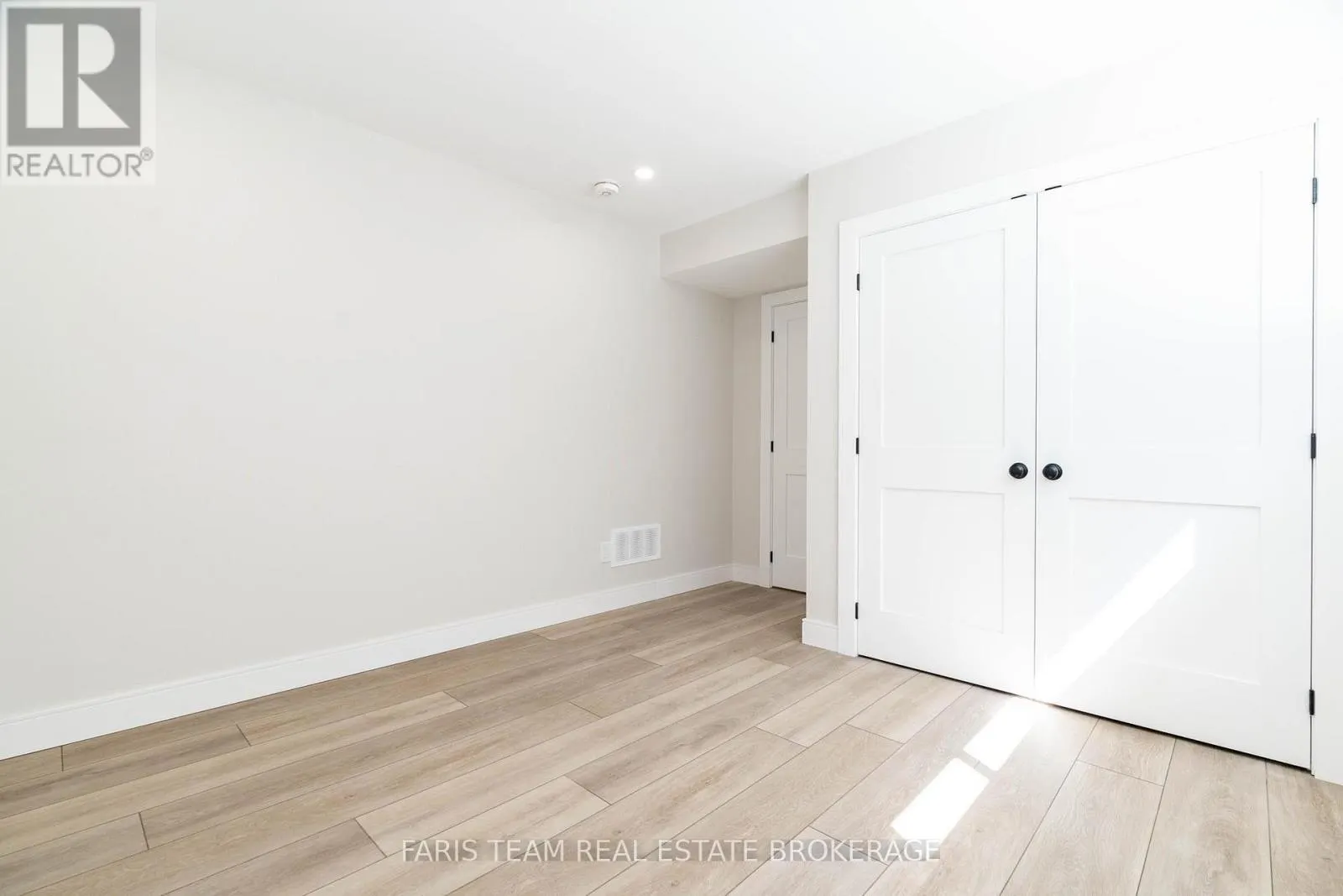 23 49TH STREET S