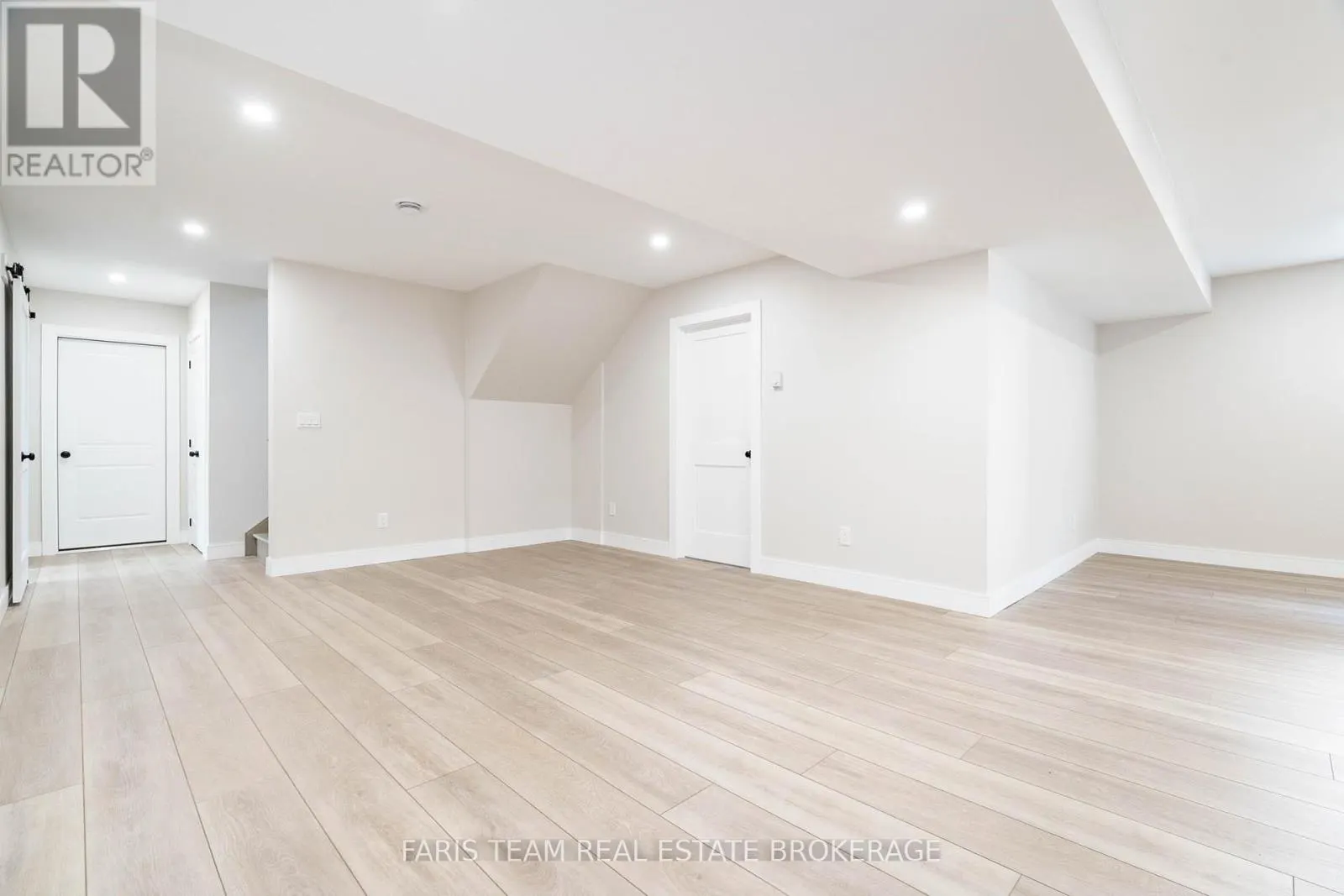 23 49TH STREET S