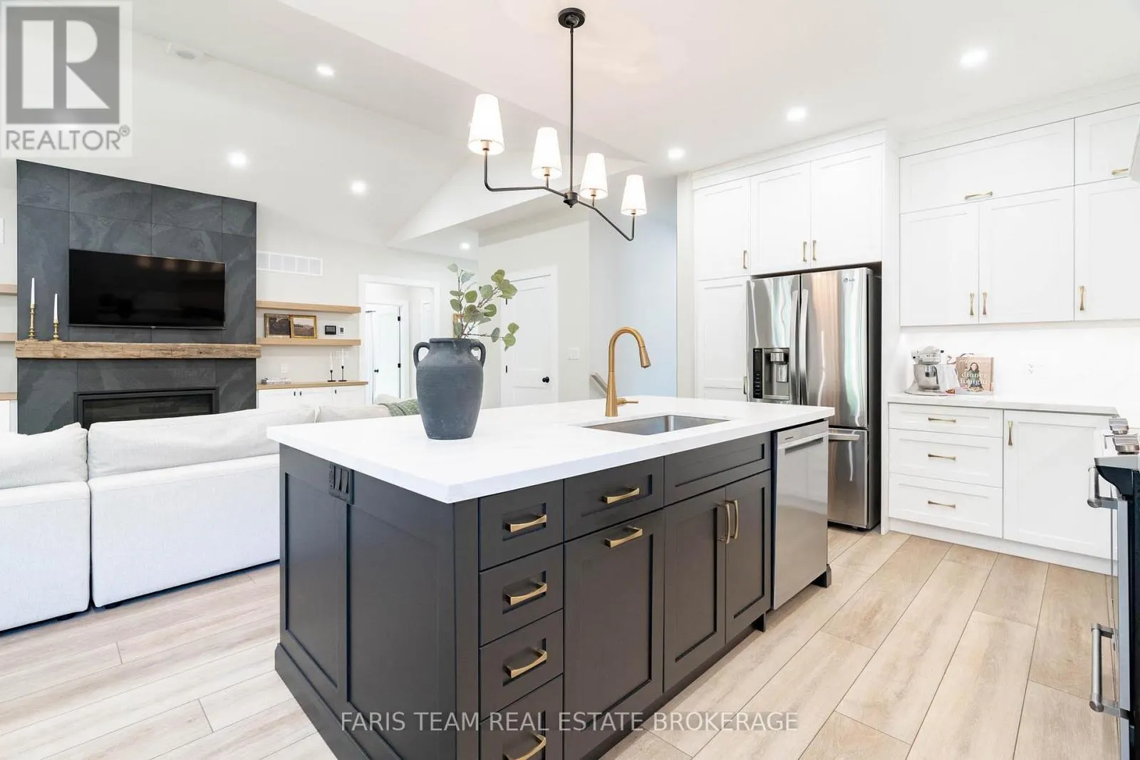 23 49TH STREET S