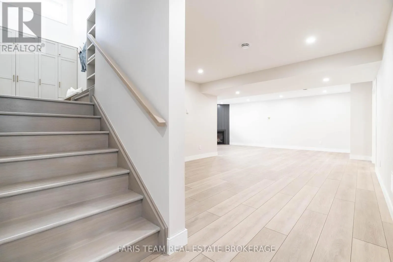 23 49TH STREET S