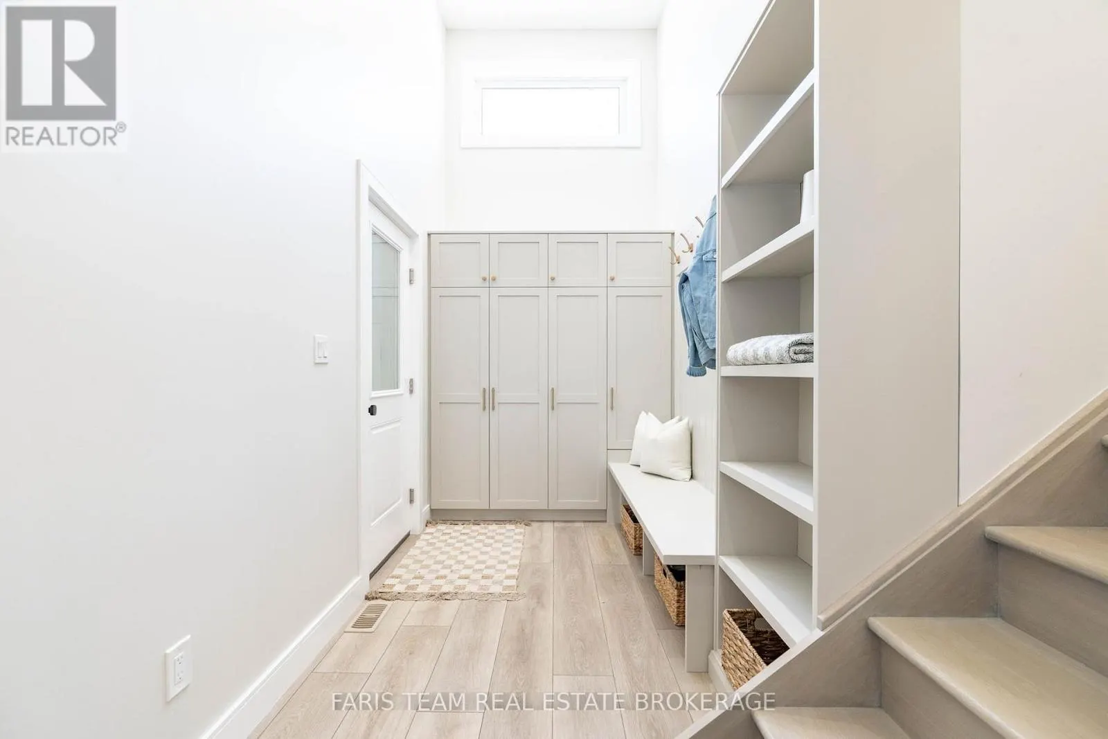 23 49TH STREET S