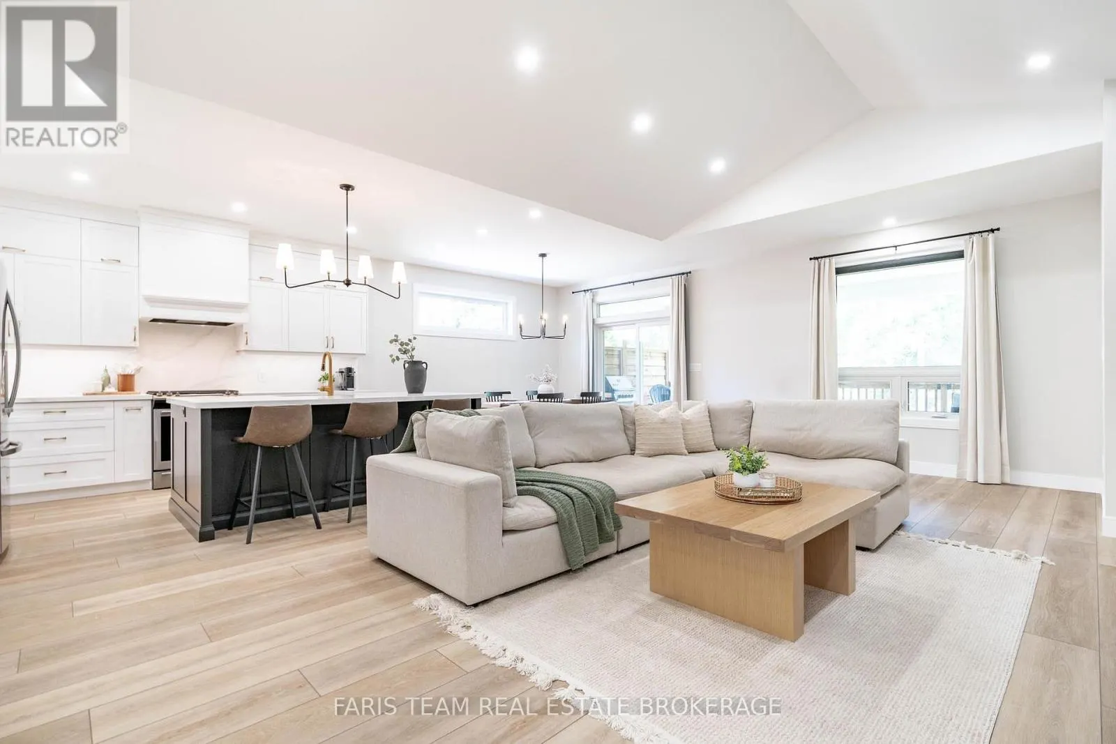 23 49TH STREET S