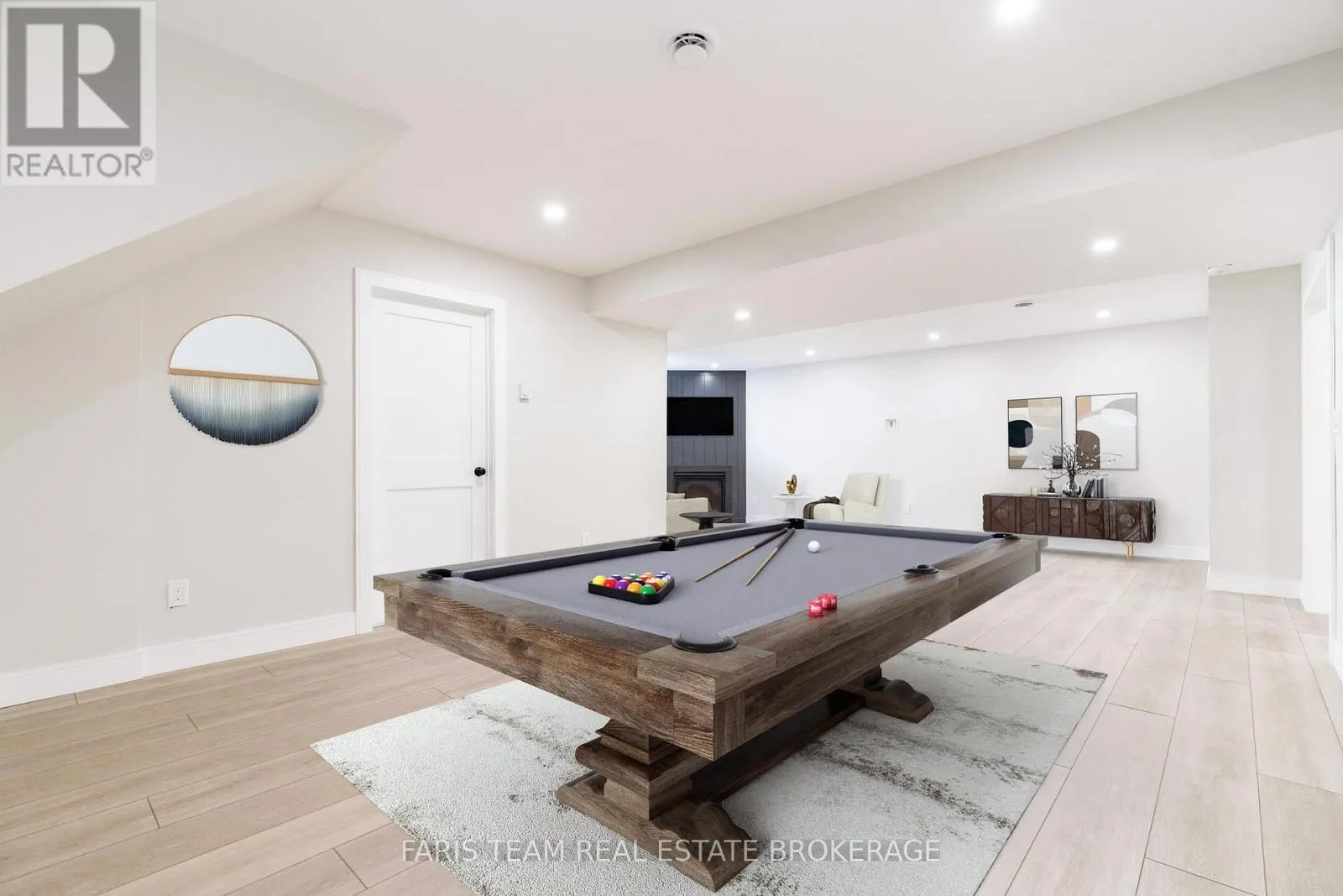 23 49TH STREET S