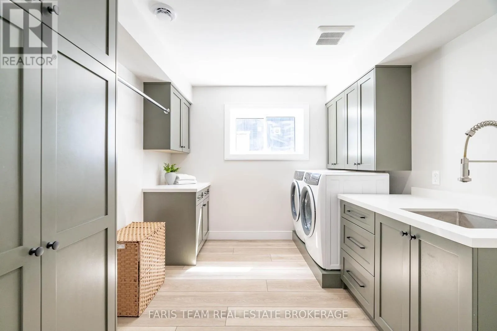 23 49TH STREET S