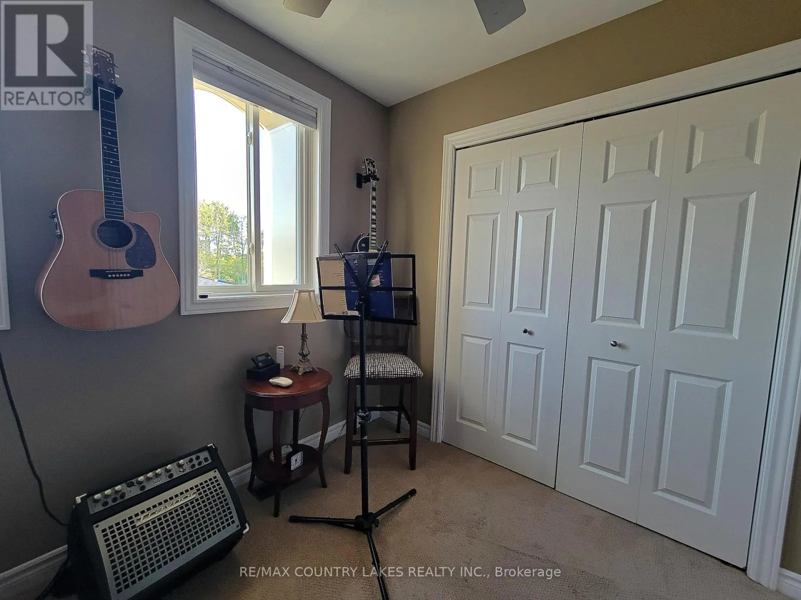11 - 4 PARADISE BOULEVARD