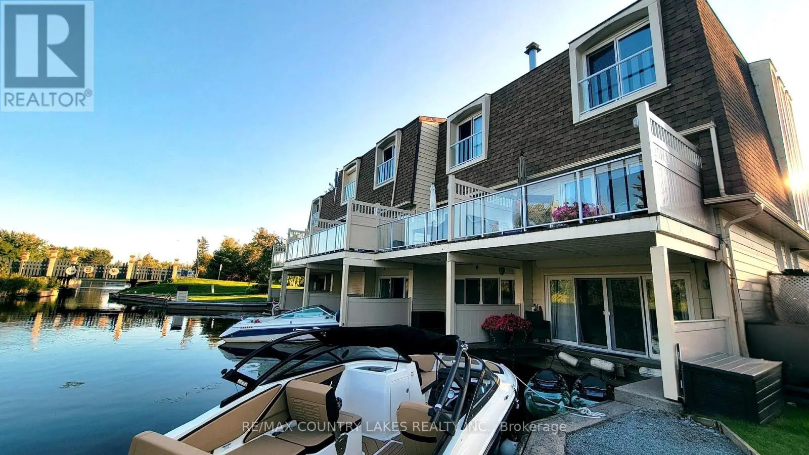 11 - 4 PARADISE BOULEVARD