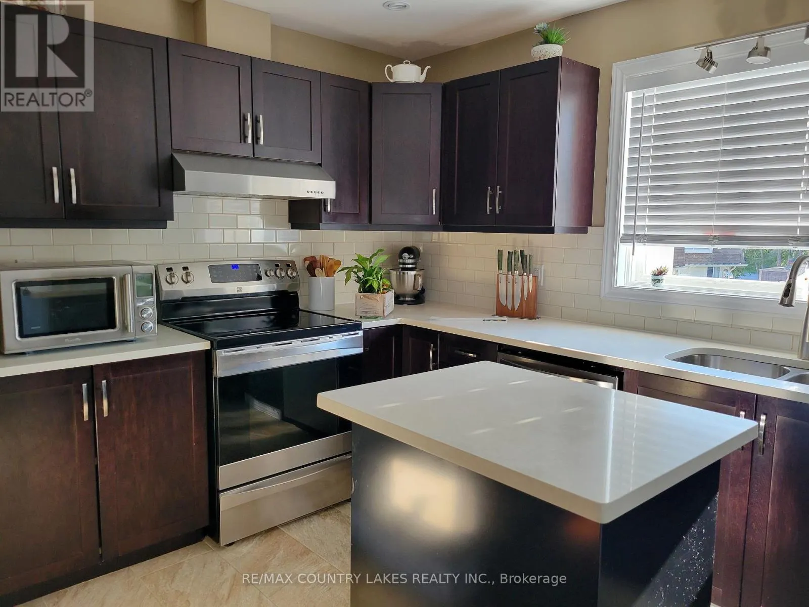 11 - 4 PARADISE BOULEVARD