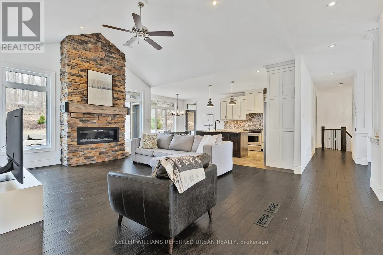 25 HERON BOULEVARD
