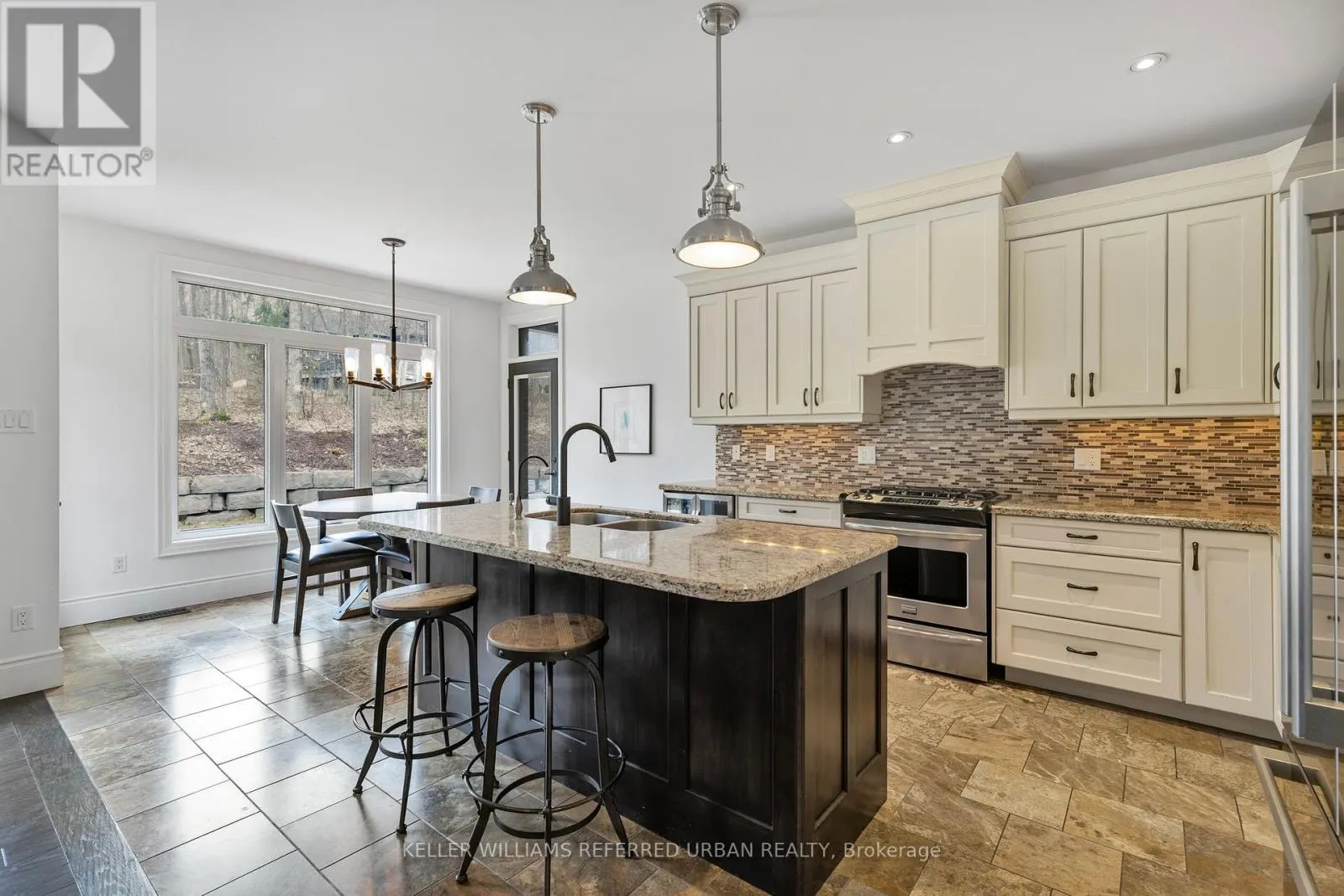 25 HERON BOULEVARD