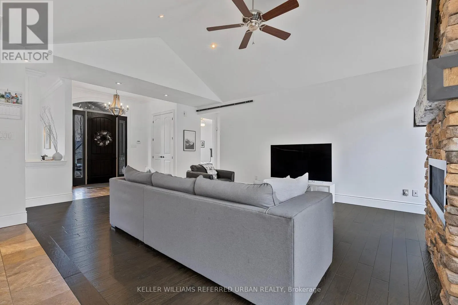 25 HERON BOULEVARD