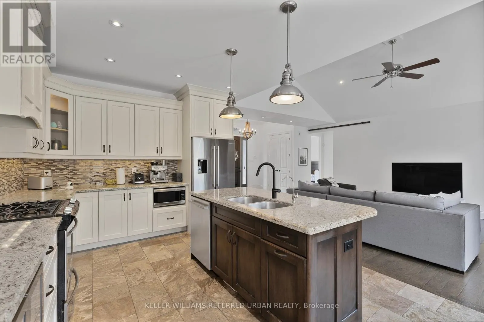 25 HERON BOULEVARD