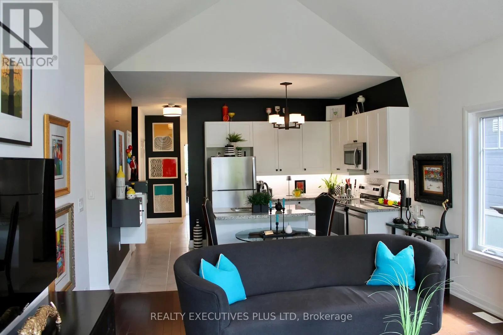 77 KARI CRESCENT