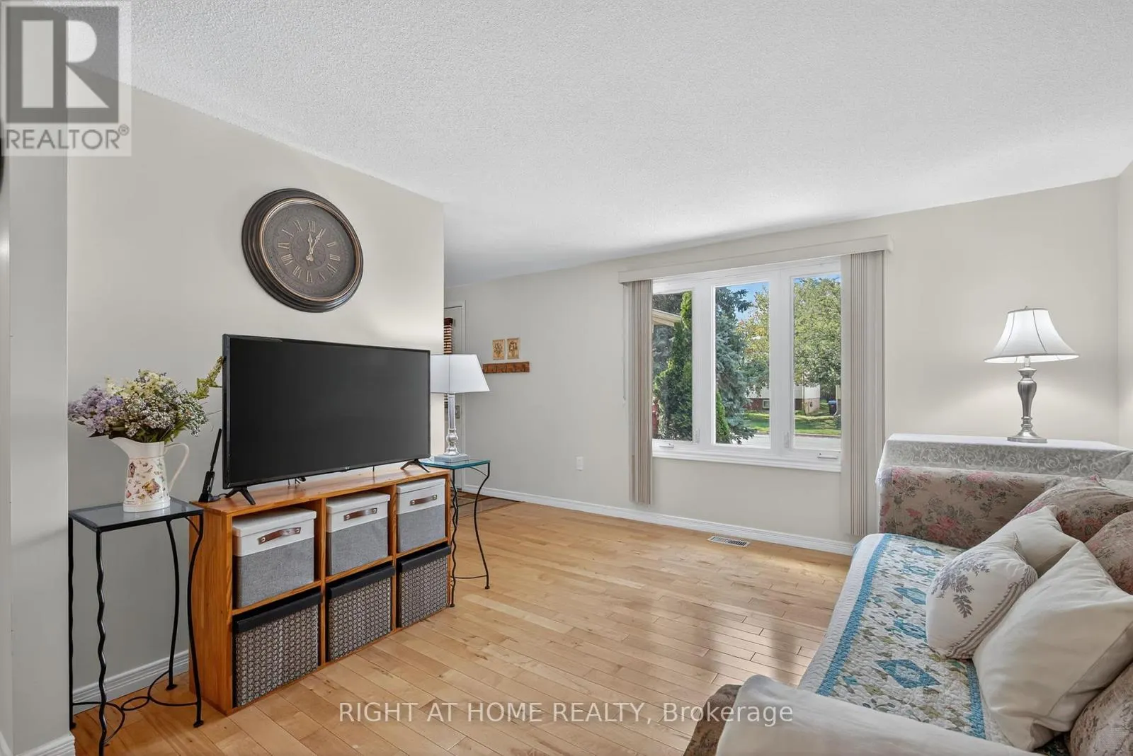 688 BAYVIEW DRIVE