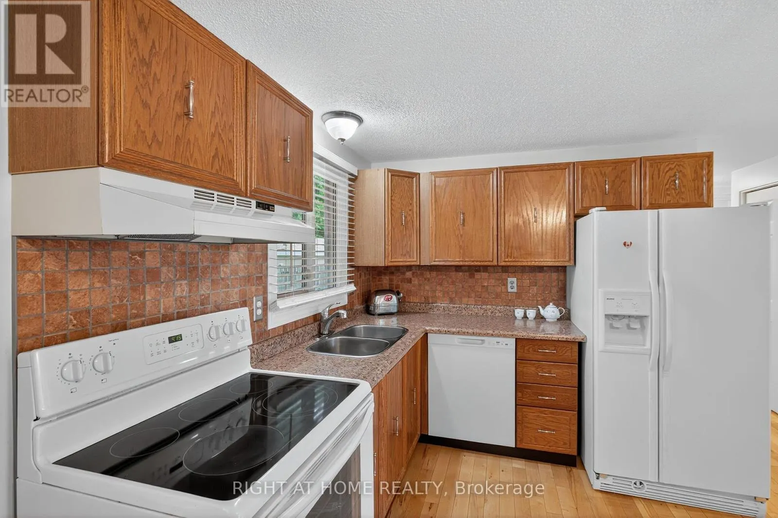 688 BAYVIEW DRIVE