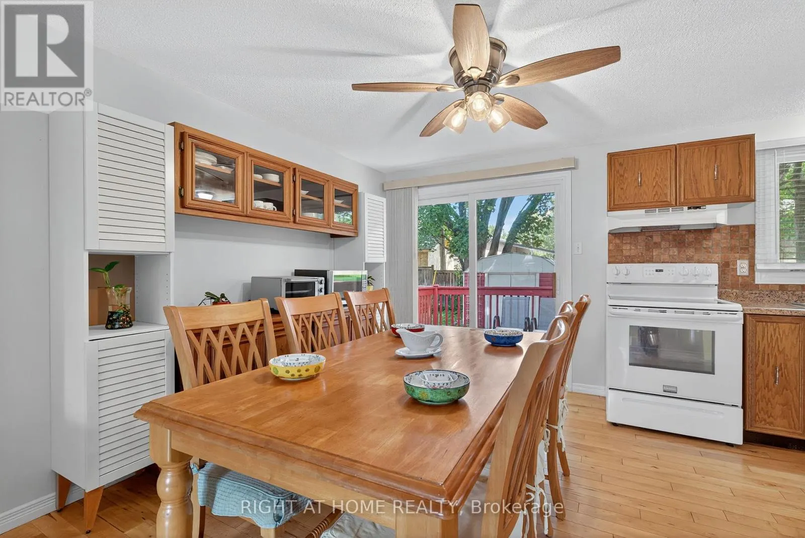 688 BAYVIEW DRIVE