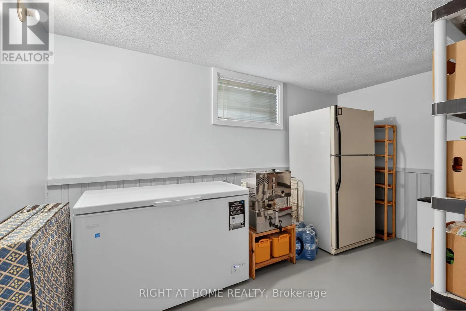 688 BAYVIEW DRIVE