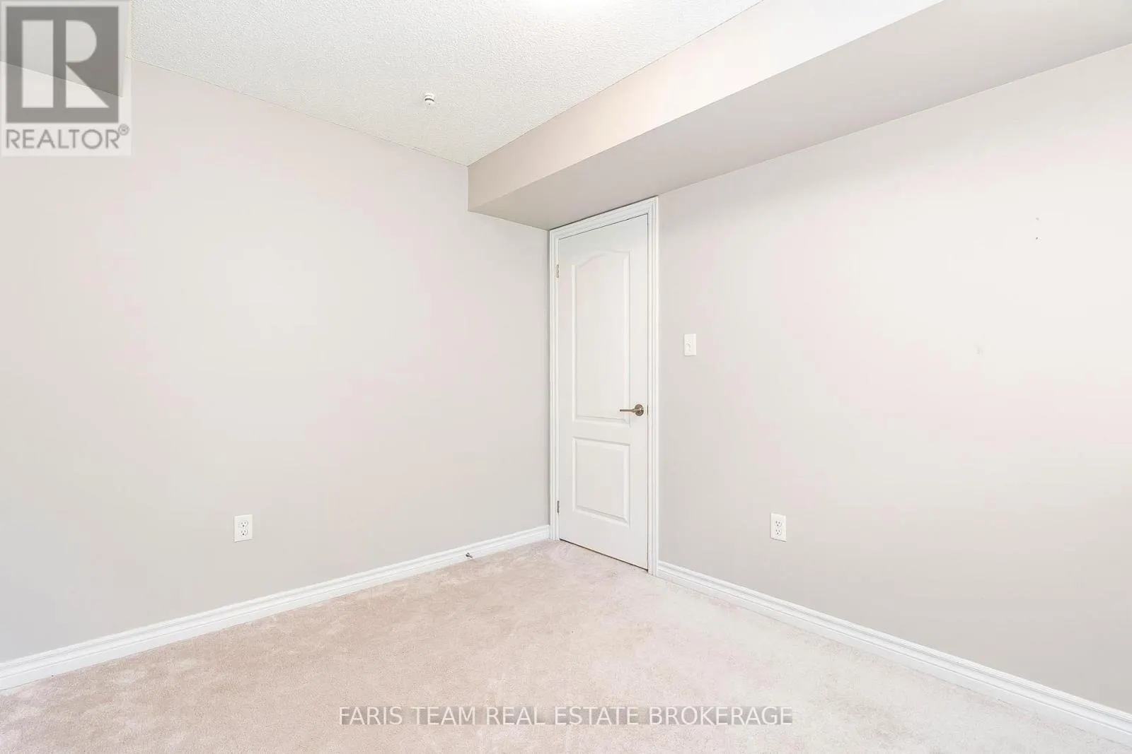 9 - 57 FERNDALE DRIVE S