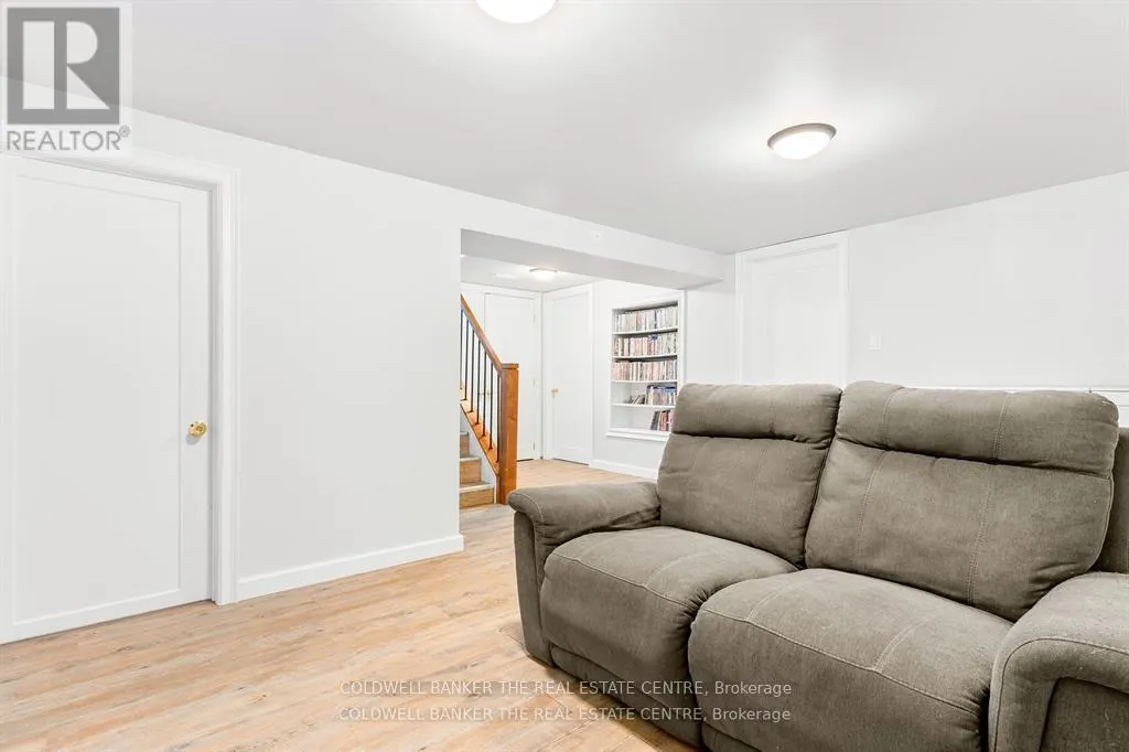 7 LEACH STREET