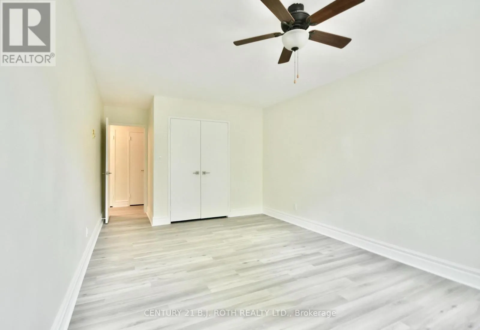 21 - 2 GROVE STREET E