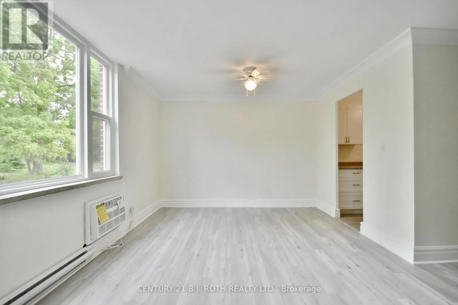21 - 2 GROVE STREET E