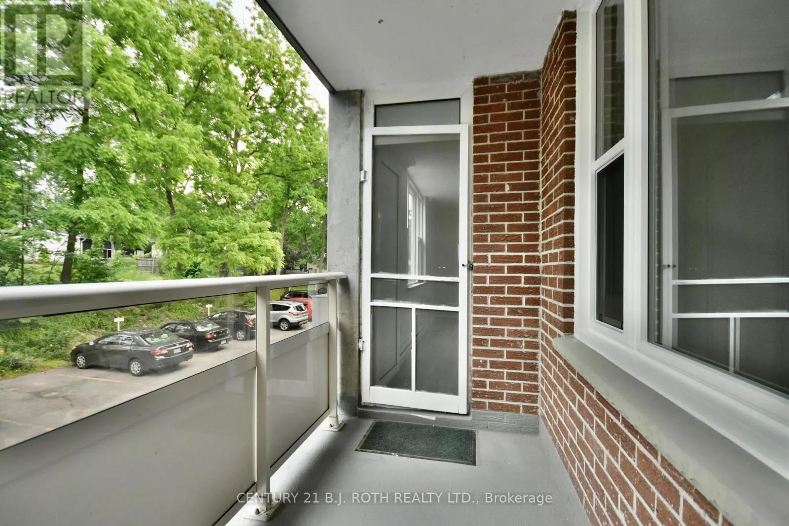 21 - 2 GROVE STREET E