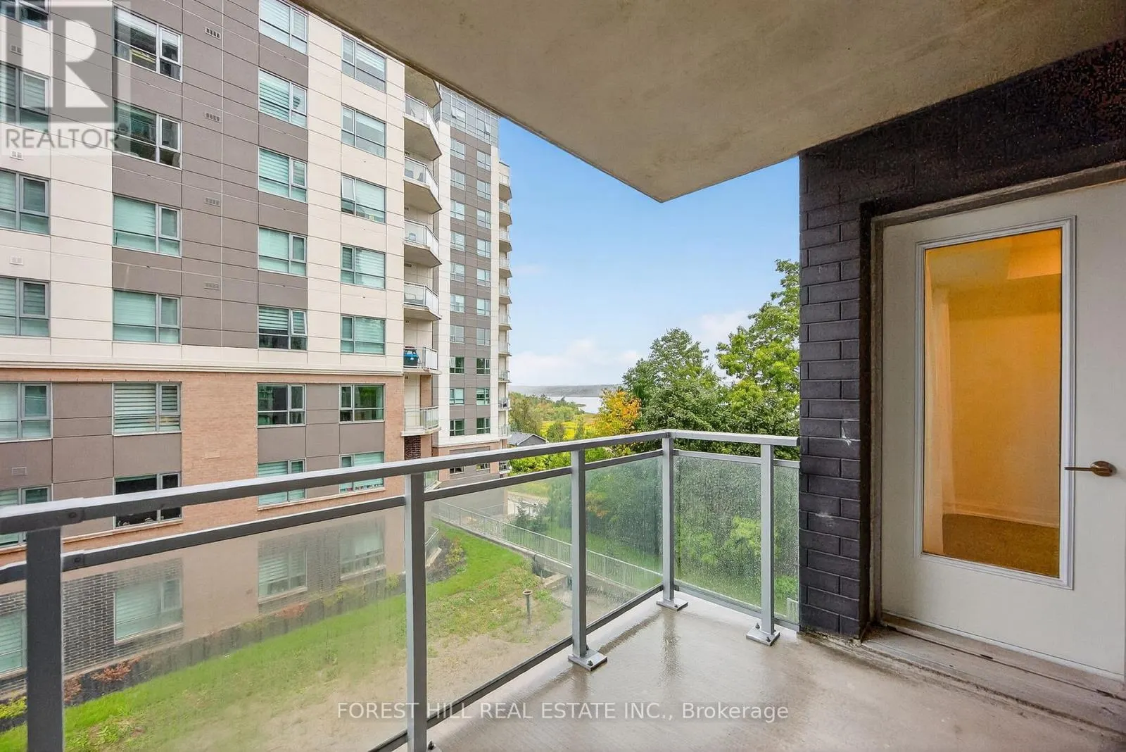 305 - 58 LAKESIDE TERRACE