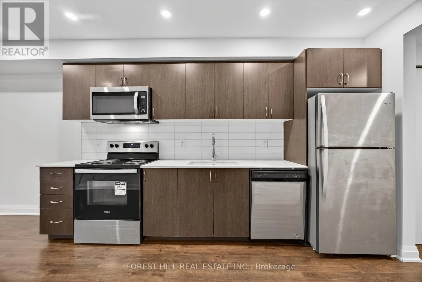 305 - 58 LAKESIDE TERRACE