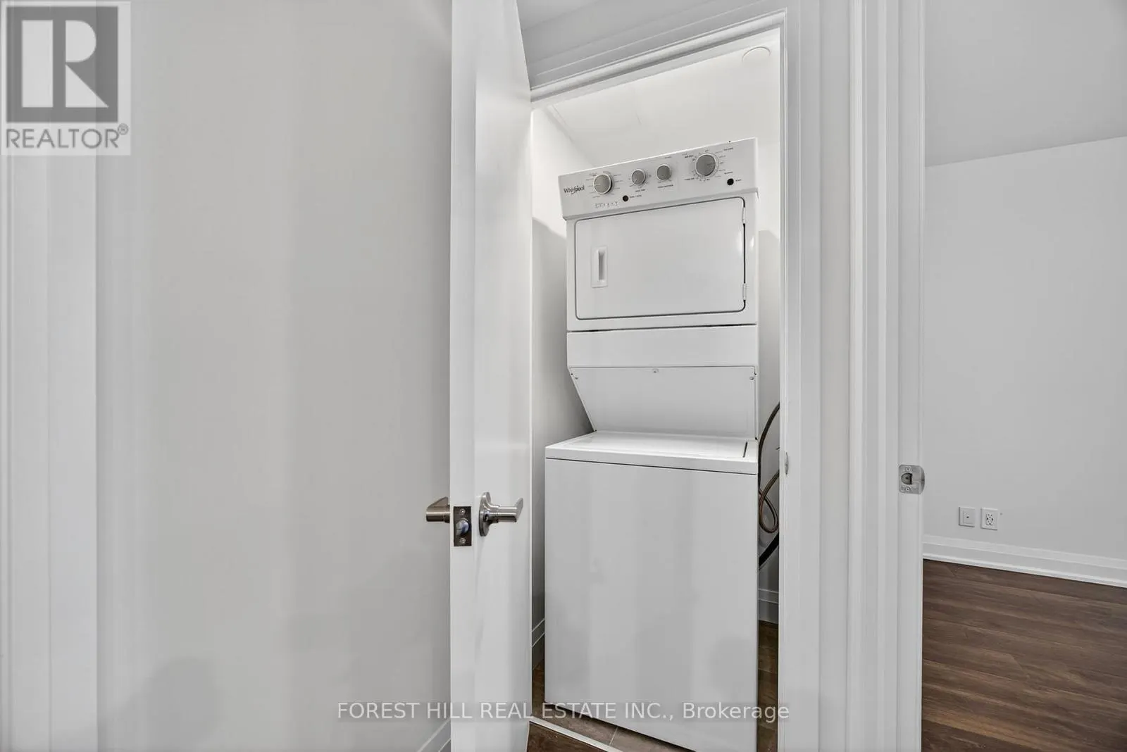 305 - 58 LAKESIDE TERRACE