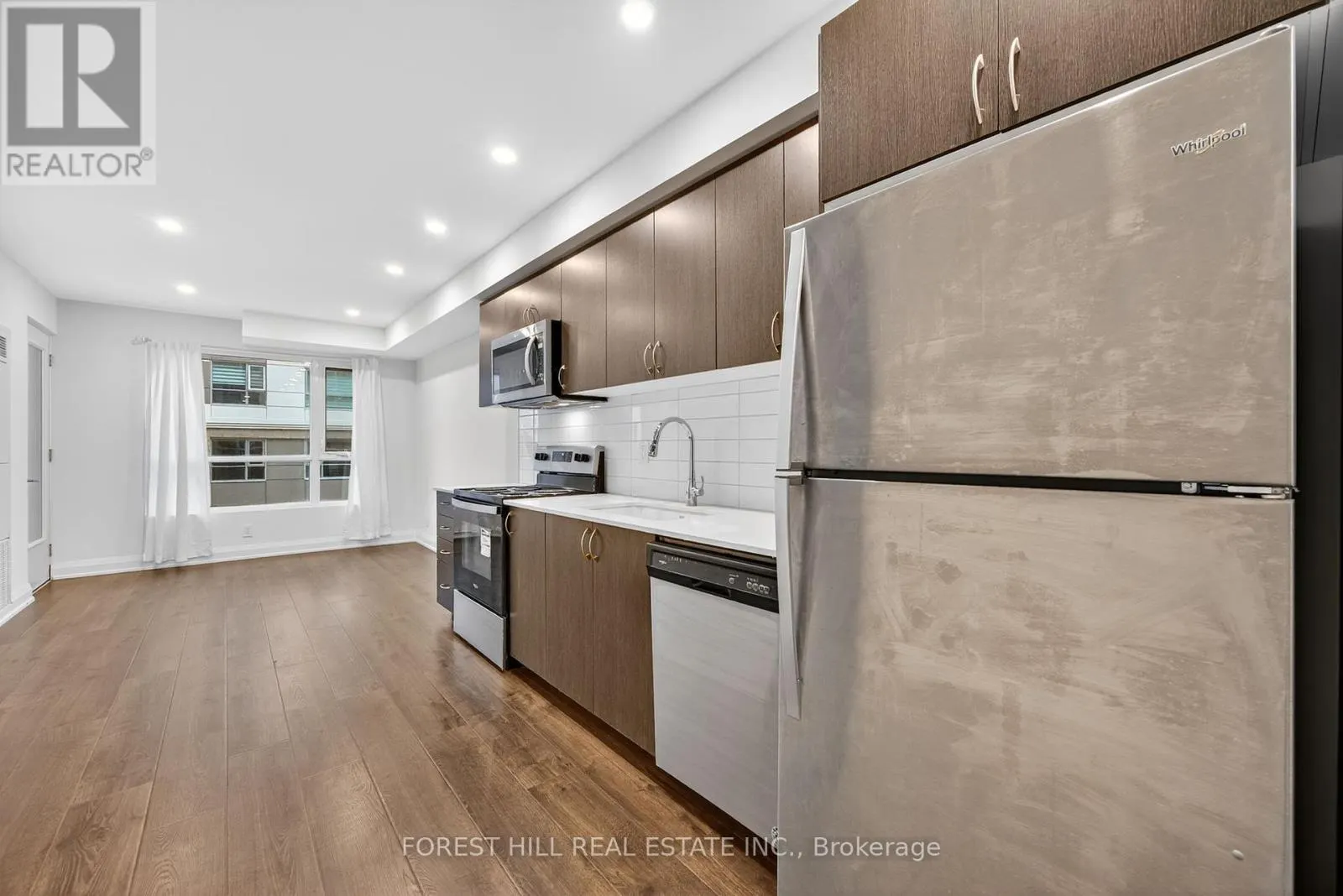 305 - 58 LAKESIDE TERRACE