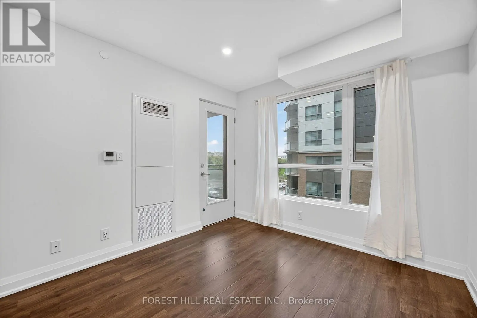 305 - 58 LAKESIDE TERRACE