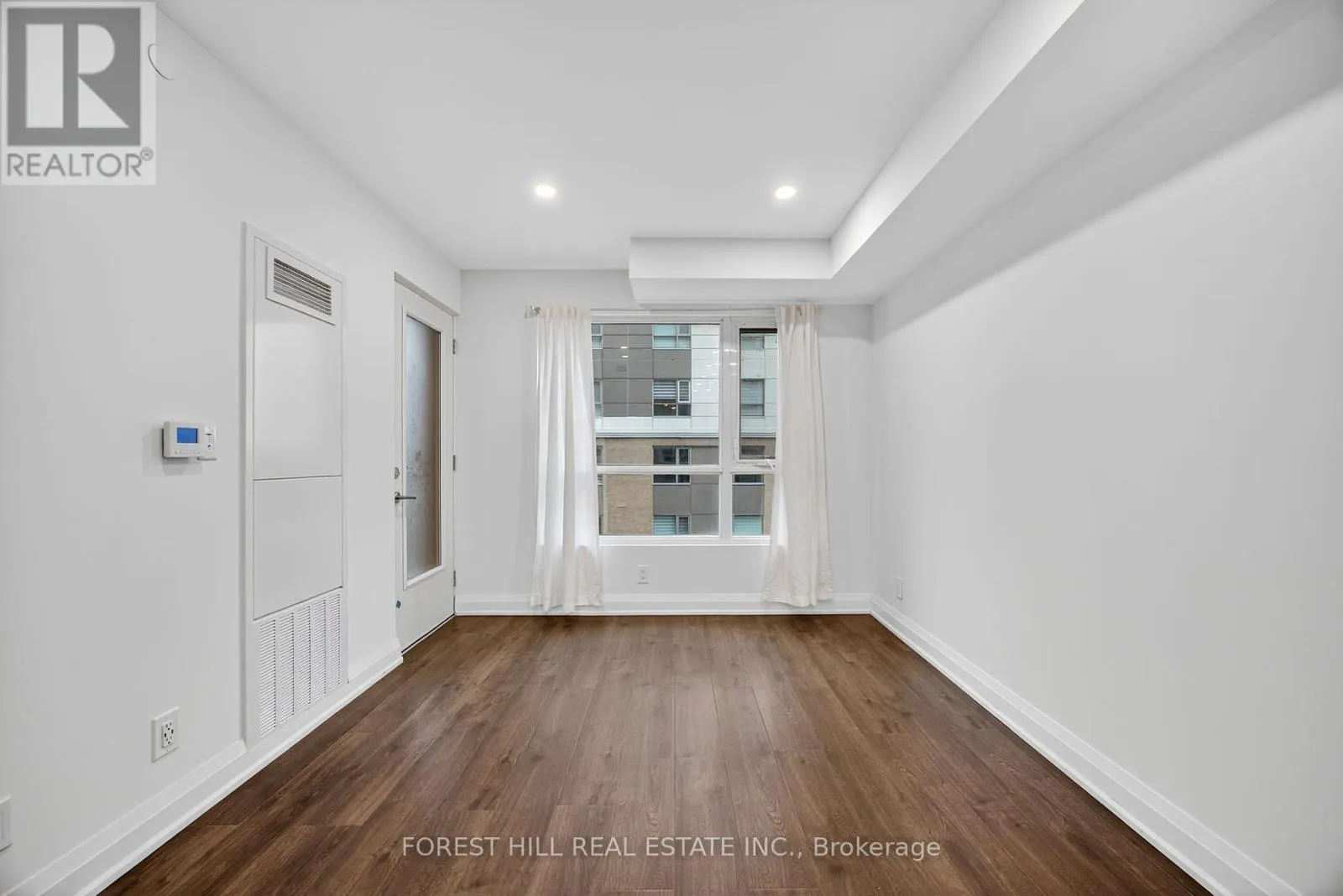 305 - 58 LAKESIDE TERRACE