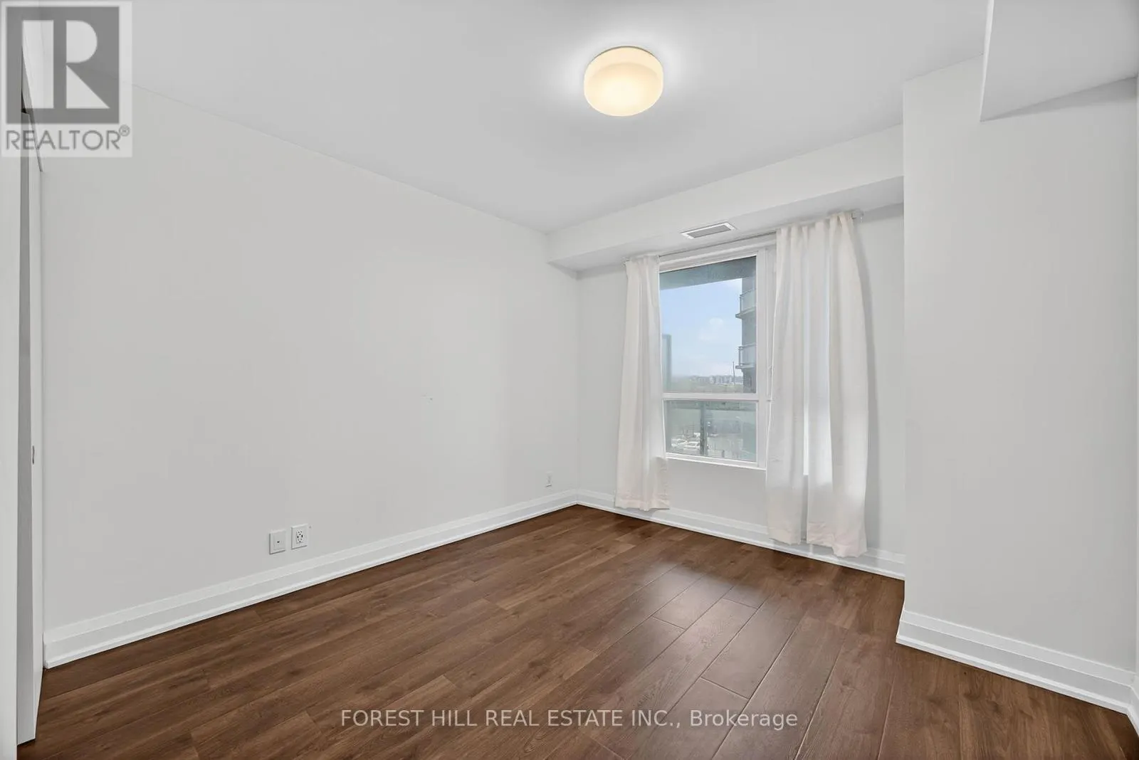 305 - 58 LAKESIDE TERRACE