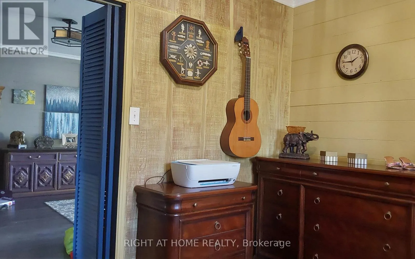 2323 LAKESHORE DRIVE
