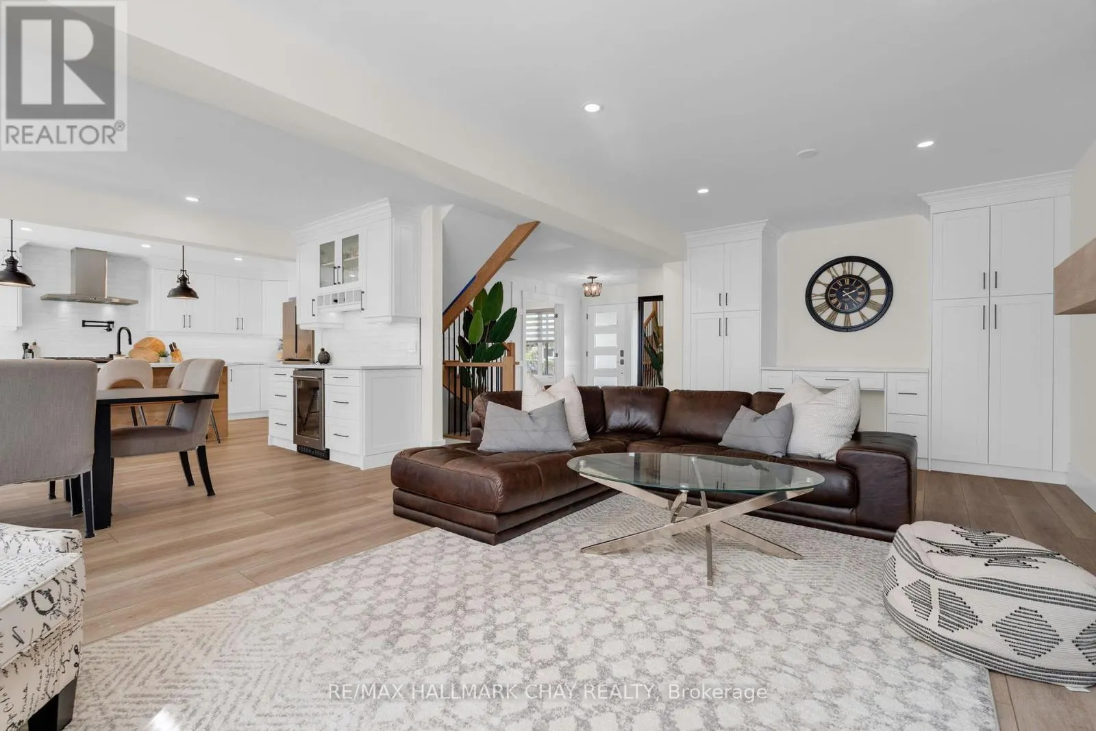 3 HEATHERWOOD DRIVE